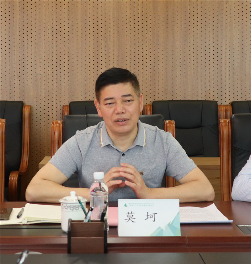 校党委常委、纪委书记莫坷发言.jpg