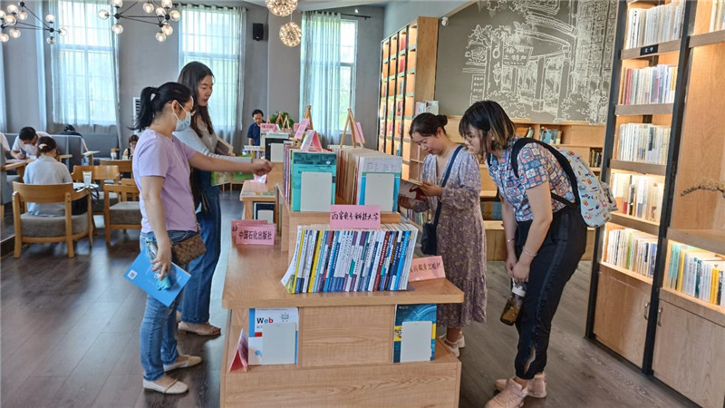 梧州学院教材巡展（独秀书房公司供图）.jpg