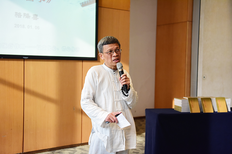 《思考文化医学》作者，资深外科医生、桂林医学院解剖教研室老师骆降喜（李显杨摄）.JPG