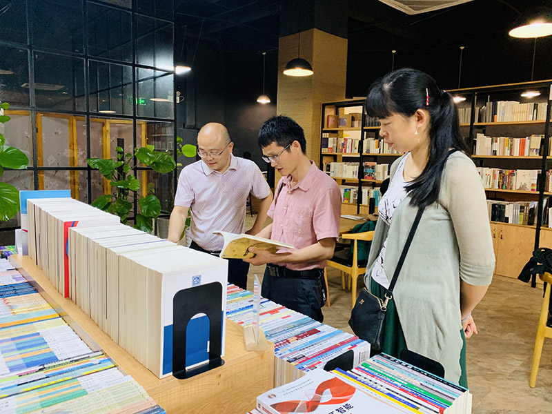 独秀书房·玉师店教材巡展现场.jpg