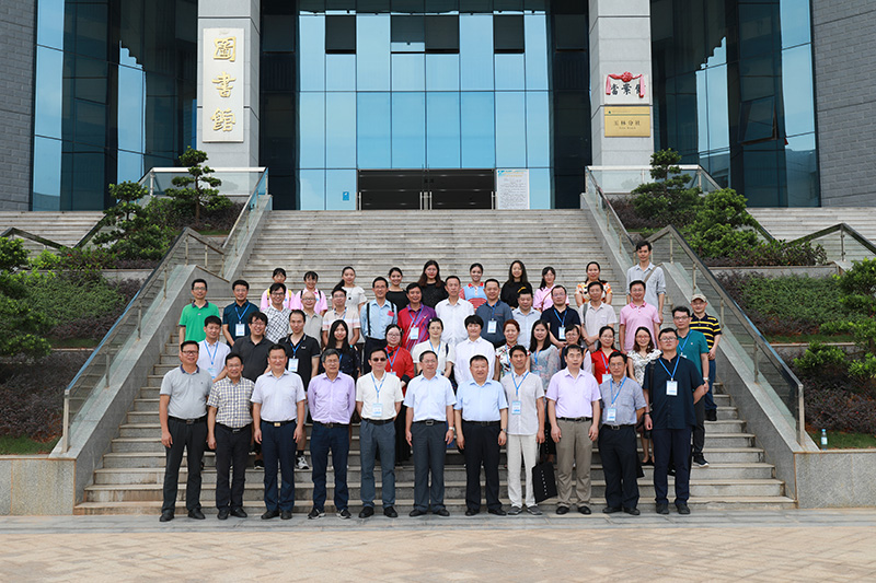 参加新书发布会代表合影（孔小东摄）.jpg